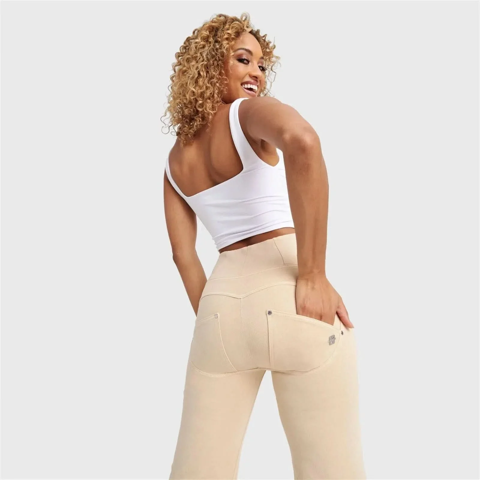 WRUP SNUG Jeans - High Waisted - Cropped - Beige - Image 3