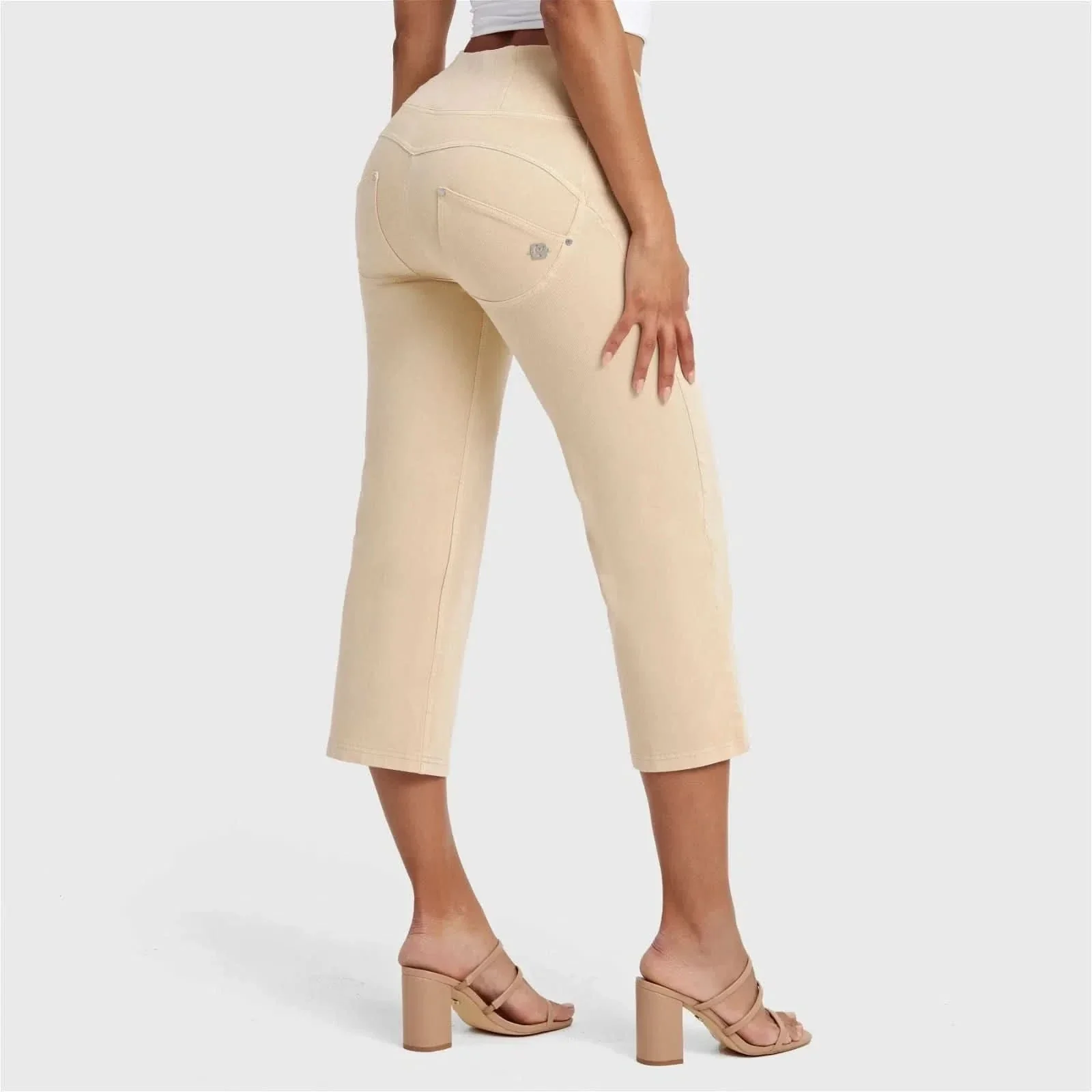 WRUP SNUG Jeans - High Waisted - Cropped - Beige - Image 4