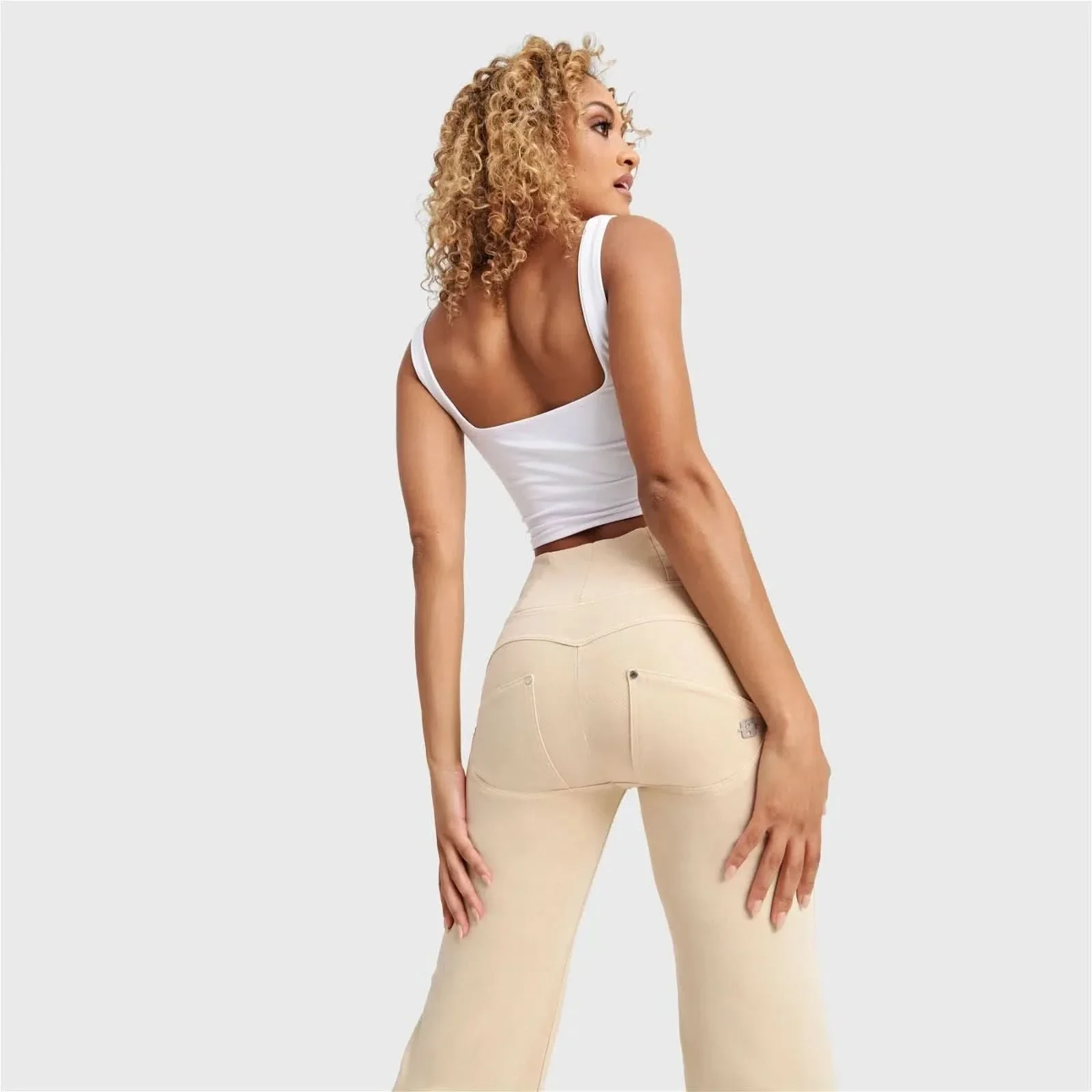 WRUP SNUG Jeans - High Waisted - Cropped - Beige - Image 7