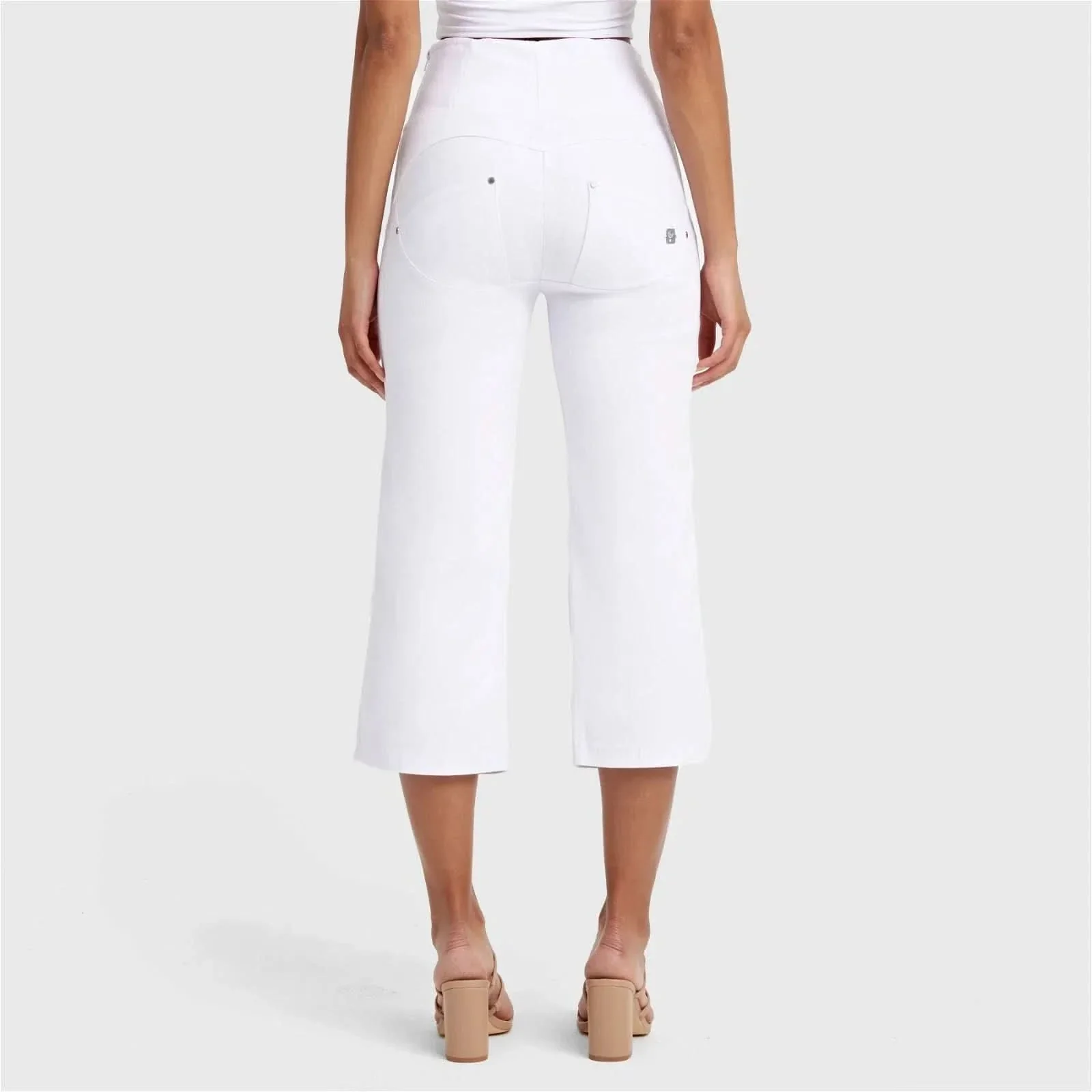 WRUP SNUG Jeans - High Waisted - Cropped - White - Image 10