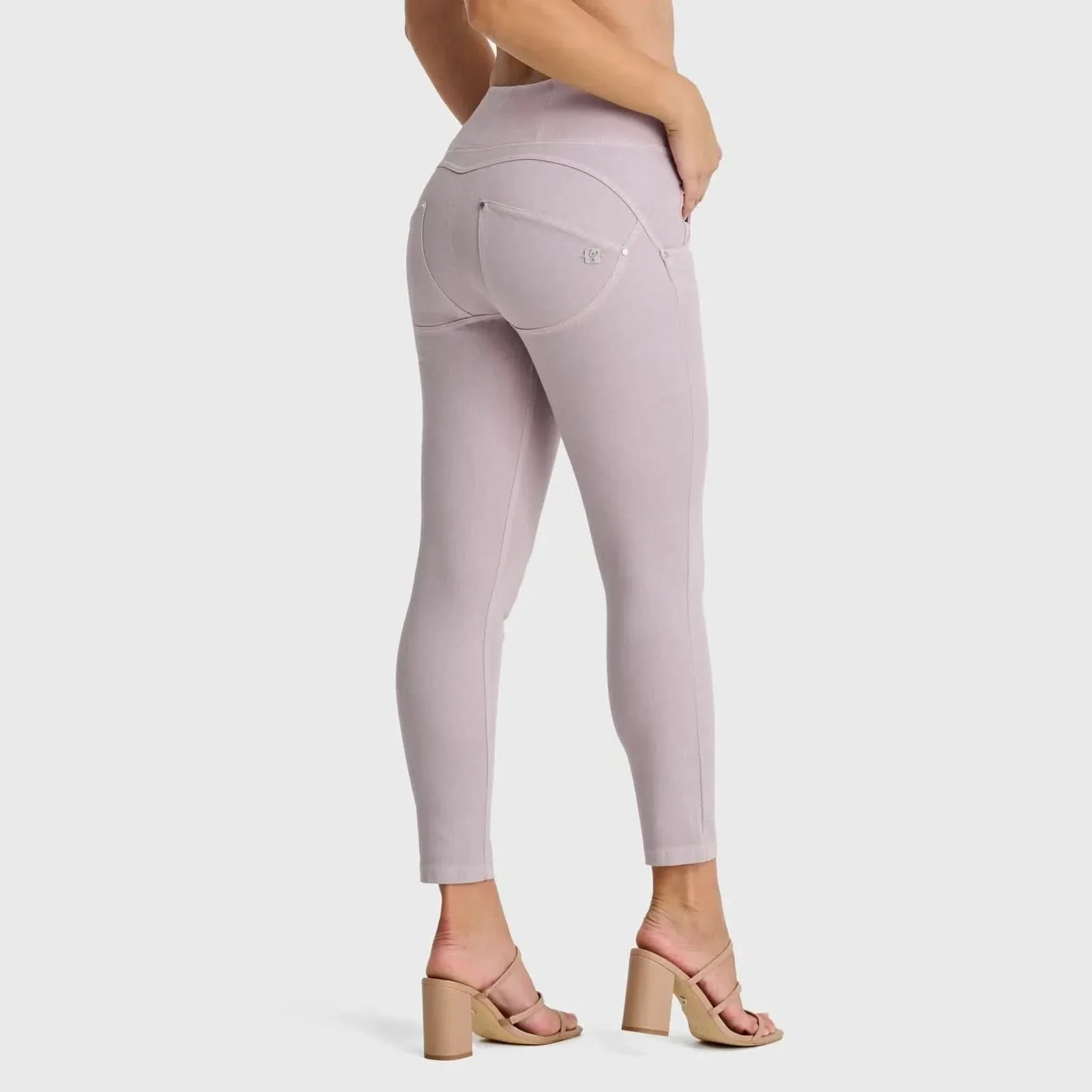 WRUP SNUG Jeans - High Waisted - Ankle Length - Light Grey - Image 6